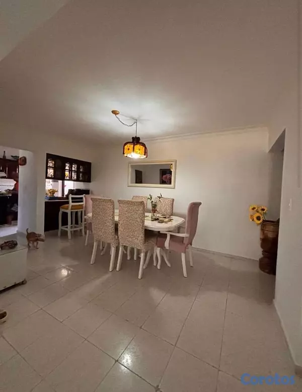 apartamentos - Venta de Amplio Apartamento vacío en – Los Restauradores 135 m² 3