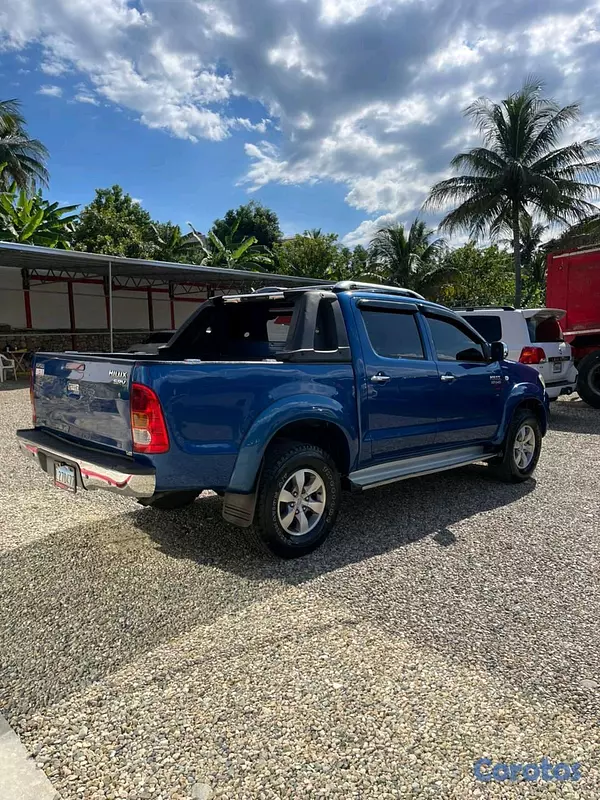 jeepetas y camionetas - Toyota hilux 2010 8