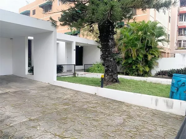 casas - Propiedad  comercial   céntrica  4