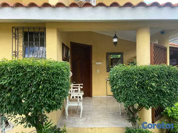 casas - Se vende amplia casa ubicada en la Castellana 2