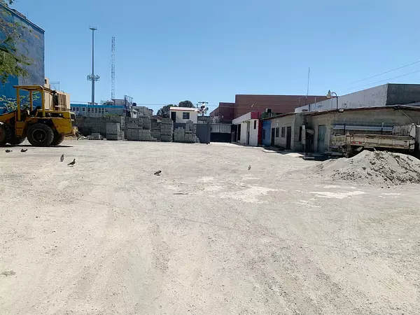solares y terrenos - Solar de 800 metros céntrico/ Rent 3