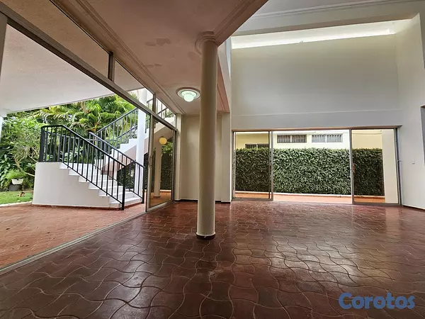 casas - Casa de 5 habitaciones 4 baños 4 parqueos en alqui 12