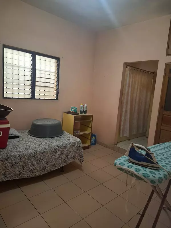 solares y terrenos - Venta de Local C. y Vivienda Zona Universitaria 6