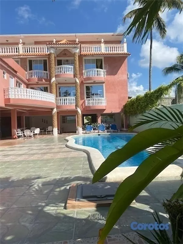 casas vacacionales y villas - Venta de hotel con 10 habitaciones en Juan dolio con piscina cerca de la playa  1