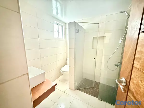 apartamentos - vendo en el millón piso 4 tres habitaciones 2.5 baños dos parqueos servicio  4