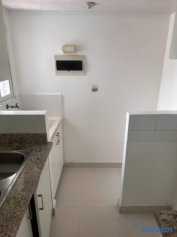 apartamentos - Apartamento en alquiler 3er piso. Res. Las Cayenas, etapa 9. RD$23,000  5