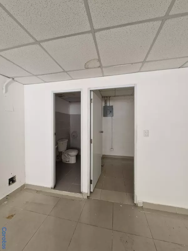 oficinas y locales comerciales - Local comercial en 1er nivel en Naco 5