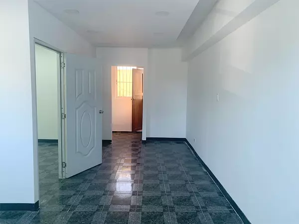 oficinas y locales comerciales - Local céntrico segundo nivel 3