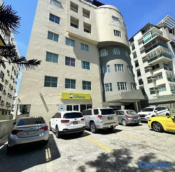 oficinas y locales comerciales - Local de Oficina en Gazcue 4to nivel Torre Profesi 9