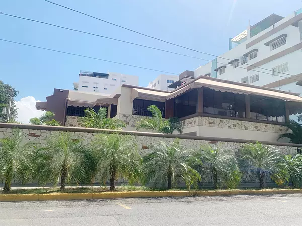 oficinas y locales comerciales - Propiedad comercial amplia en el millon  4