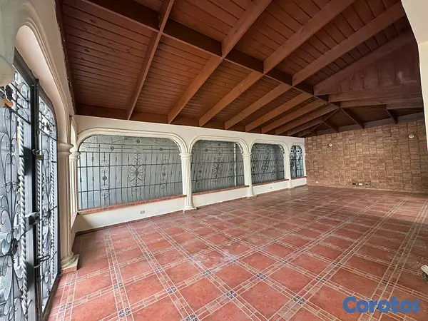 casas - Casa en Arroyo Hondo Viejo en proyecto Cerrado con 5