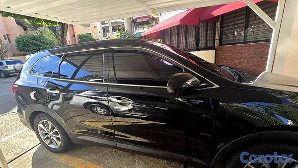 jeepetas y camionetas - Hyundai Grand Santa Fe 2017 5