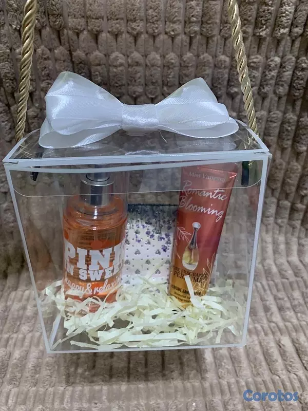 Otros productos - vendo arreglo de flores eternas y combos de cartera con llavero  2