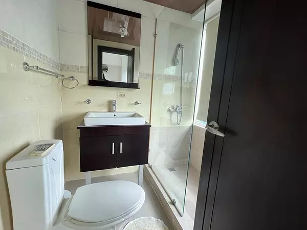 apartamentos - vendo Apartamento en la Esperilla
 piso 7 
 369 metros, 
precio: US$385,000
  10