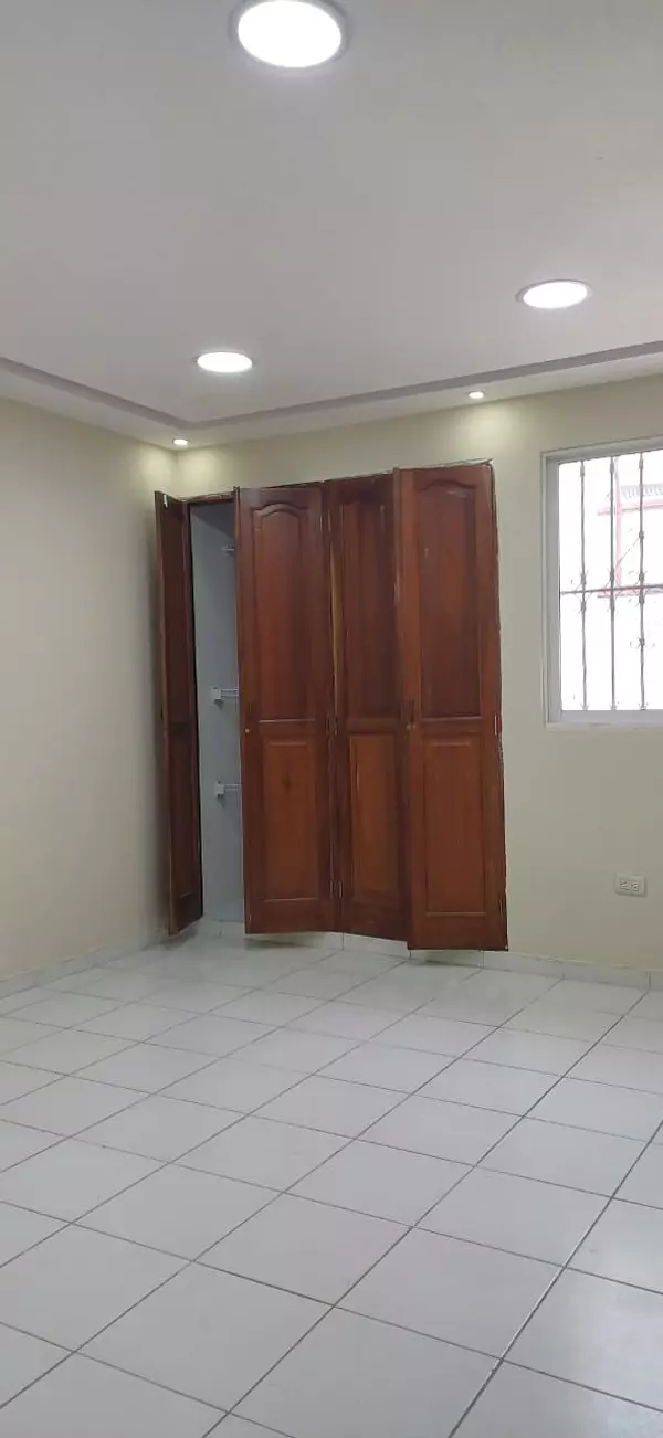 casas - Alquilo casa tipo oficina! En  los Restauradores 9