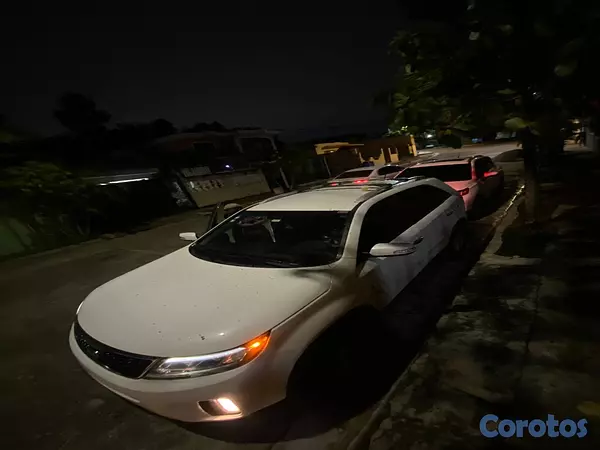jeepetas y camionetas - KIA SORENTO 2015 blanca 
 4