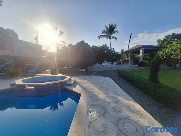 casas vacacionales y villas - venta de Villa amuebla Pedro brand santo Domingo oeste de 3,783mts con piscina  2