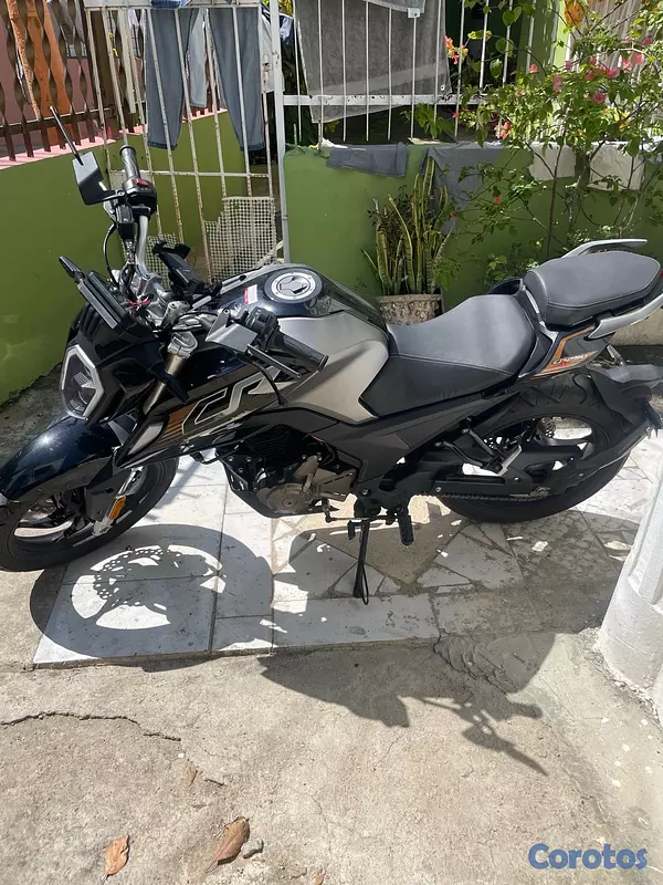 motores y pasolas - Loncin CR250 4V 2024 / Como Nuevo  3
