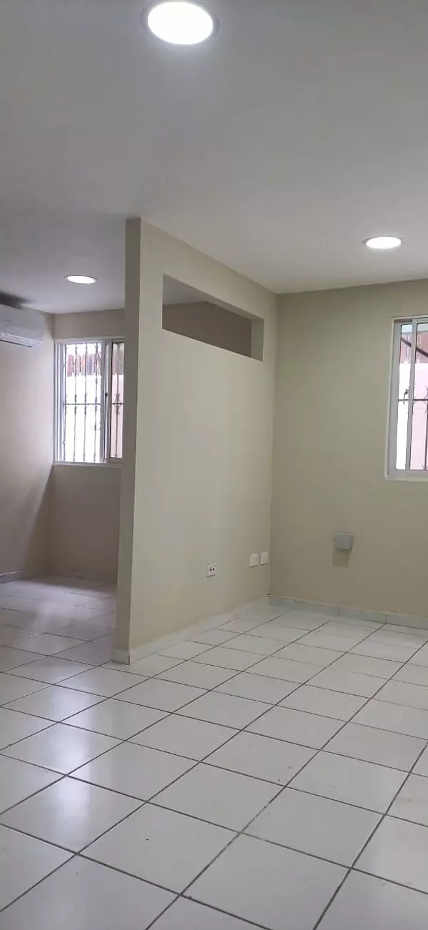 casas - Alquilo casa tipo oficina! En  los Restauradores 6