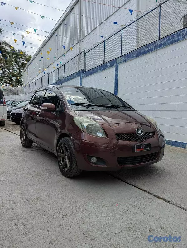 carros - TOYOTA VITZ 2011 4