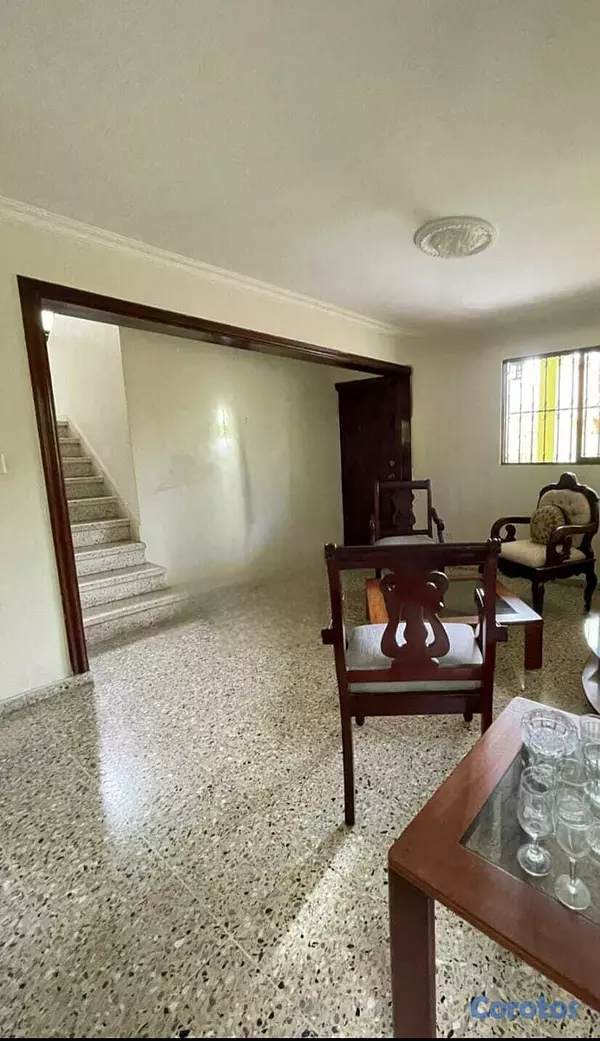 casas - Casa de 2 niveles en venta- Avenida Independencia  2
