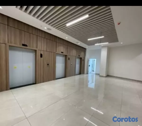 oficinas y locales comerciales - Oficina alquiler Metro Plaza, Santo Domingo 4