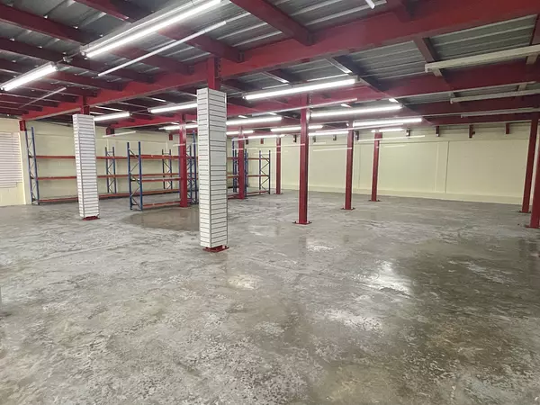 oficinas y locales comerciales - Alquiler nave en Villa Aura 3