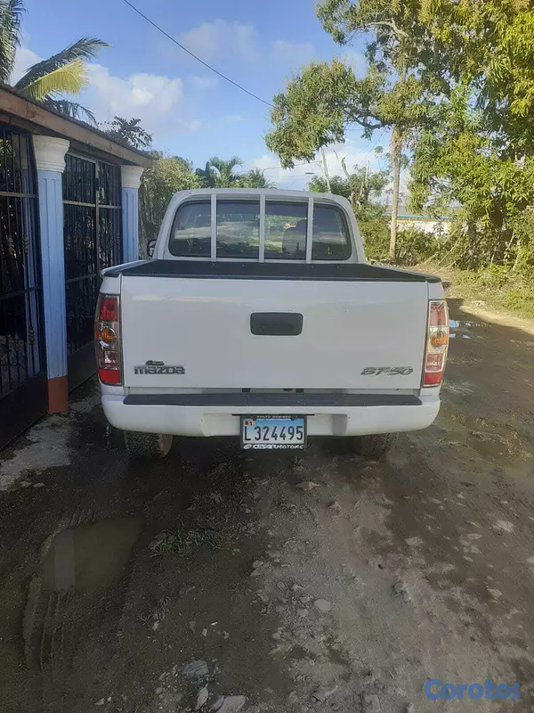 jeepetas y camionetas - Venta de camioneta diesel Magda BT50, año 2012. 2