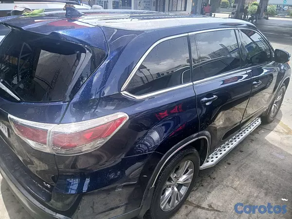jeepetas y camionetas - DUEÑO VENDE TOYOTA  HIGHLANDER. COMO NUEVA. SOLO UN DUEÑO.  MUY POCO USO.   6