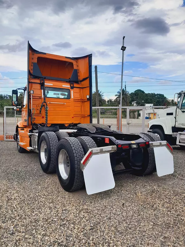 camiones y vehiculos pesados - VOLVO VNR AÑO 2020 8