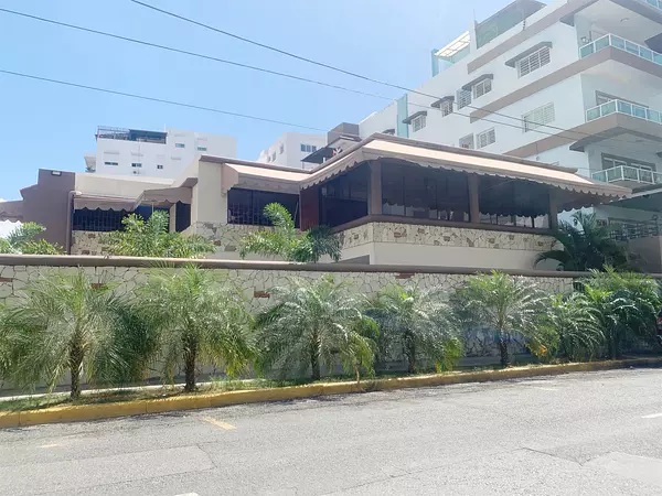 oficinas y locales comerciales - Propiedad comercial amplia en el millon  2
