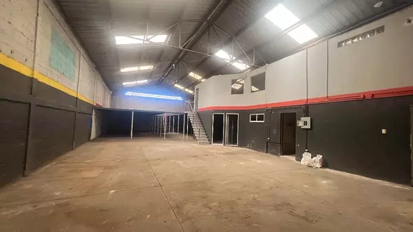 oficinas y locales comerciales - almacén grande en Villa Juana 6