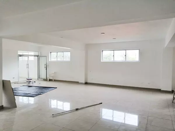 oficinas y locales comerciales - Local céntrico y amplio  2