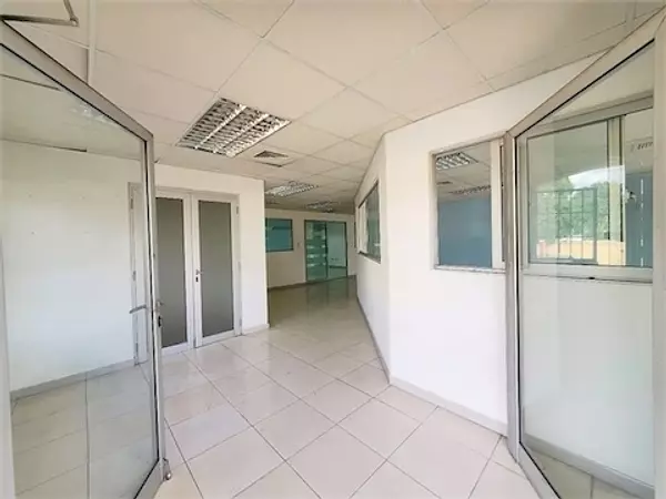 oficinas y locales comerciales - Local en primer nivel 258 m  2