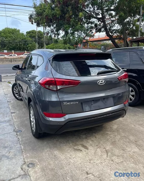 jeepetas y camionetas - HYUNDAI TUCSON 2016 4