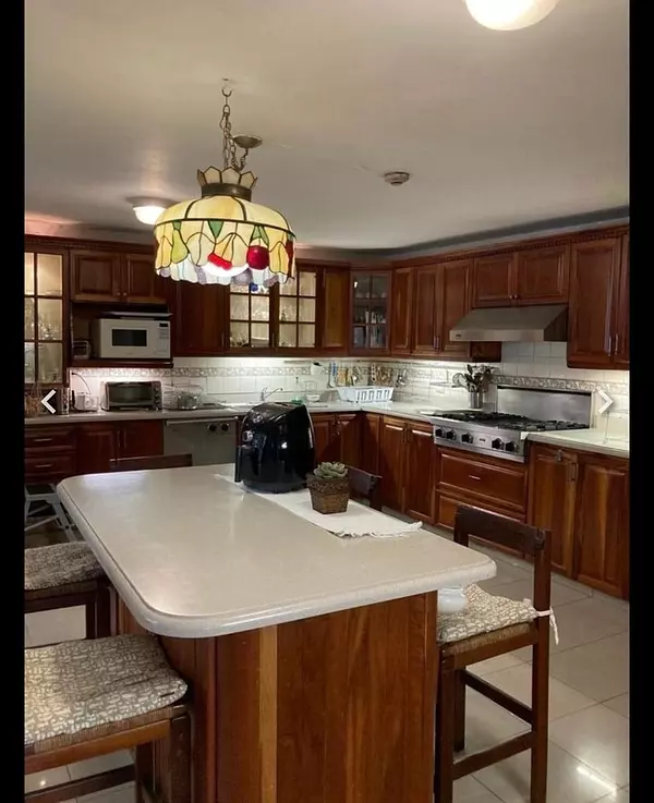 apartamentos - Casa en Venta Piantini

Casa de 2 niveles en Piantini con 405 metros de terreno  10