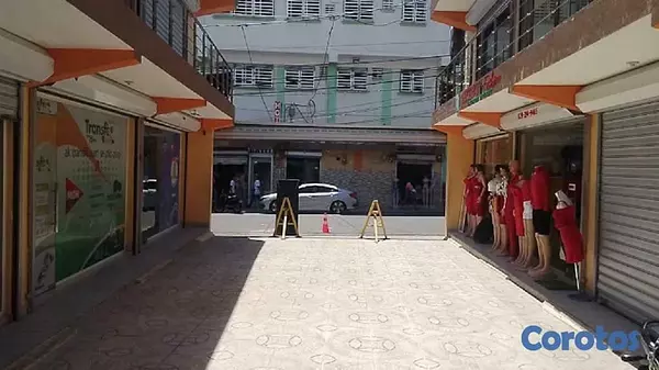 apartamentos - Plaza Comercial con 22 Locales Rentado San Carlos 3