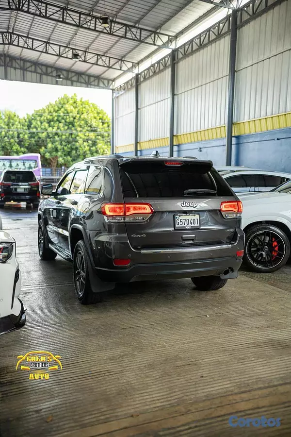 jeepetas y camionetas - Jeep Grand Cherokee Limited 4x4 2018 Clean Carfax 4