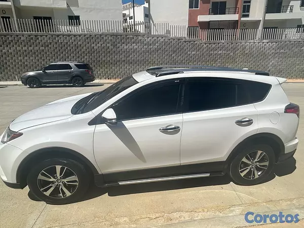 jeepetas y camionetas - Rav4 XLE 2018  12