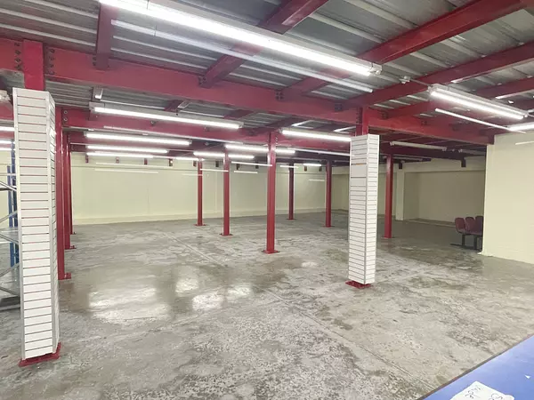 oficinas y locales comerciales - Alquiler nave en Villa Aura 4