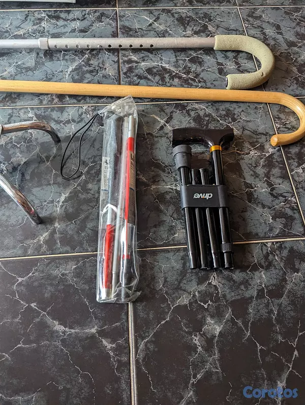 Salud y Equipamiento Médico - BASTONES PARA CAMINAR, NUEVOS Y USADOS. Y UN BASTÓN PARA NO VIDENTE 3