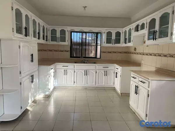 casas - Casa en el Residencial Antares cerca del acuario y 4