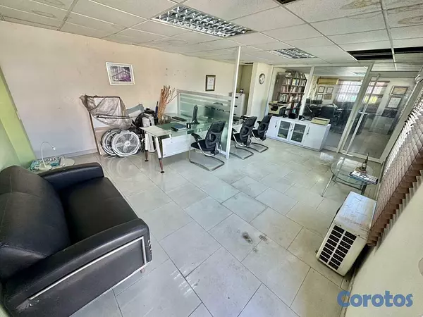 oficinas y locales comerciales - Local Comercial en Alquiler RENACIMIENTO 5