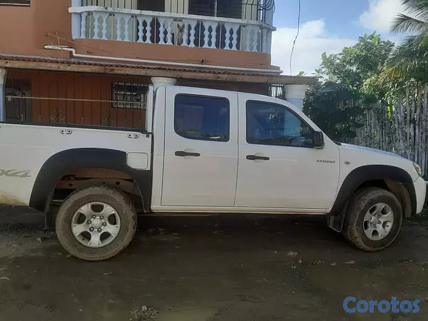 jeepetas y camionetas - Venta de camioneta diesel Magda BT50, año 2012. 3