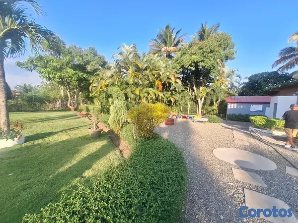 casas vacacionales y villas - venta de Villa amuebla Pedro brand santo Domingo oeste de 3,783mts con piscina  3