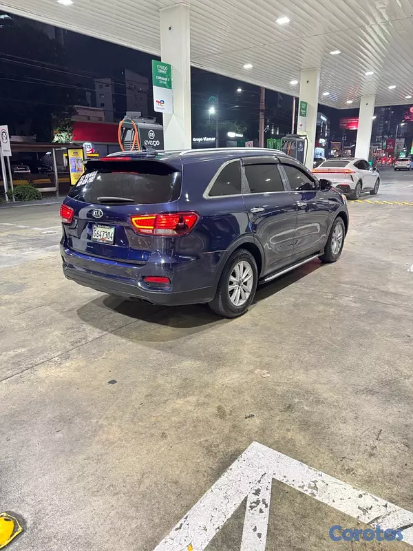 jeepetas y camionetas - KIA SORENTO 2019 LX 3 filas de asientos  4
