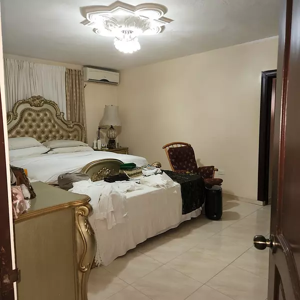 casas - SE VENDE HERMOSA CASA EN ALTOS DE ARROYO HONDO III, DOS NIVELES
395 m2  5