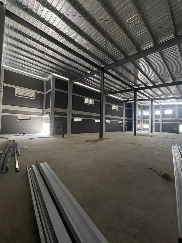 oficinas y locales comerciales - Alquilo Nave 600 mts en Santiago, próx a la Sirena 3