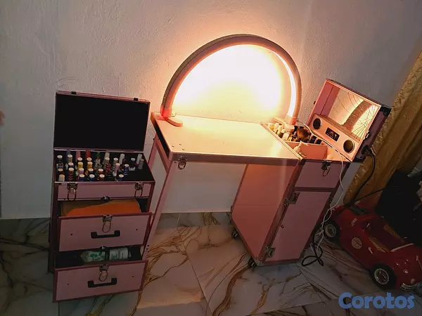 salud y belleza - mesa tipo maleta para hacer servicio a domicilio de maquillaje y uñas  2