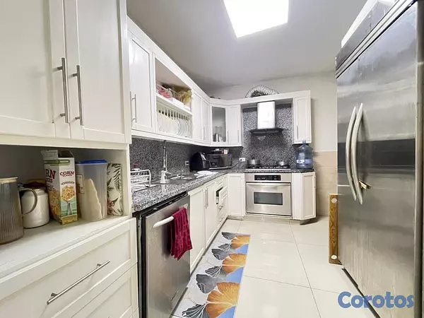 apartamentos - vendo anacaona piso 4 tres habitaciones 2.5 baños parqueo balcón ascensor  2